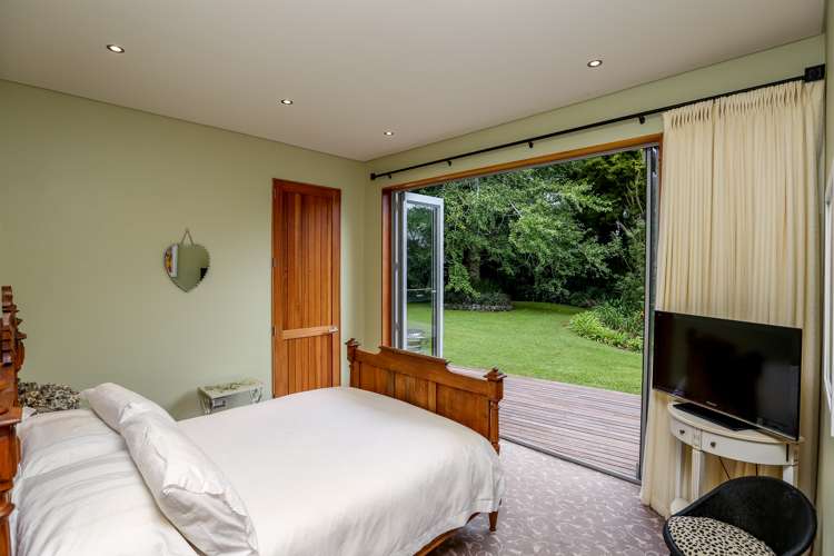 531 South Road Omata_19