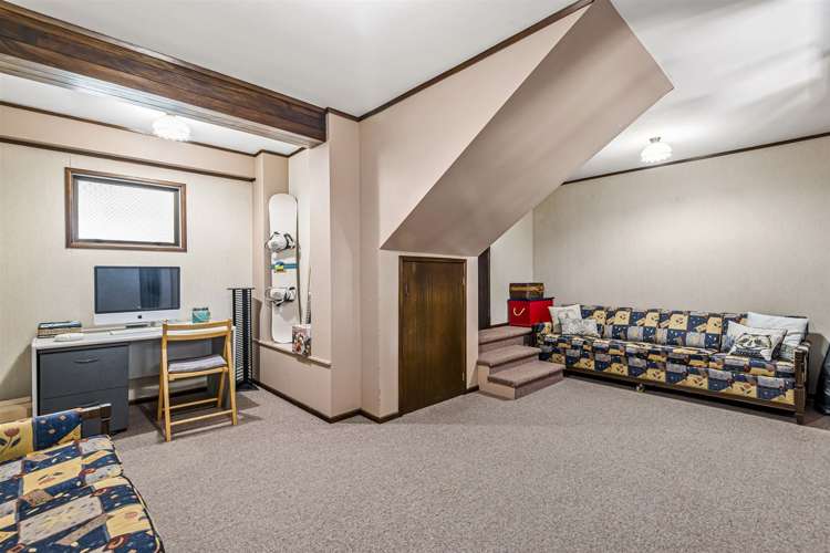 21 Longfellow Parade Glen Eden_32