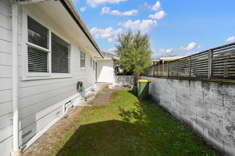 15 Garden Heights Avenue Glenview_17
