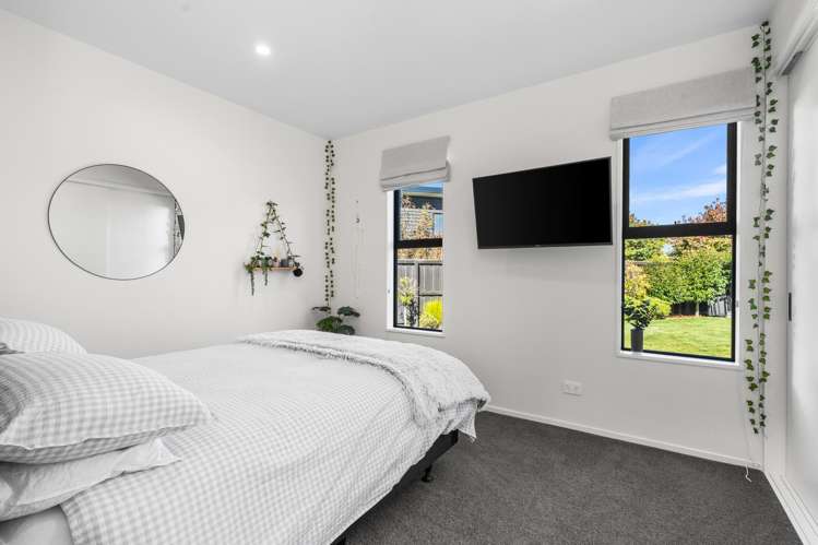 32 Carnaveron Drive Lincoln_33