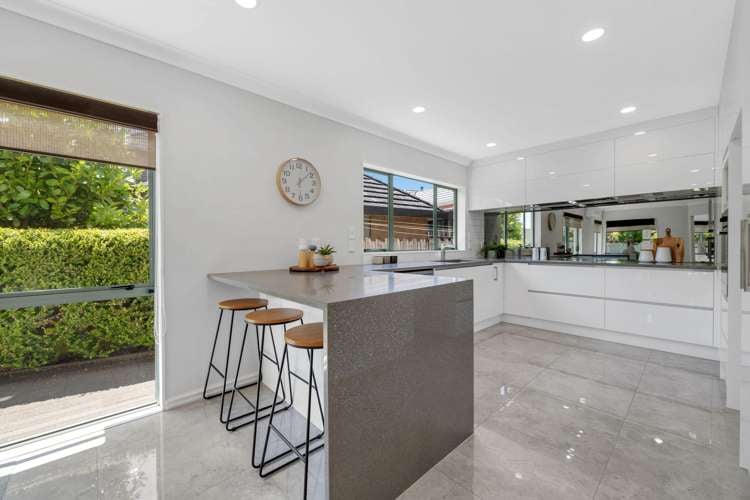 2/10 Simmental Crescent Somerville_6