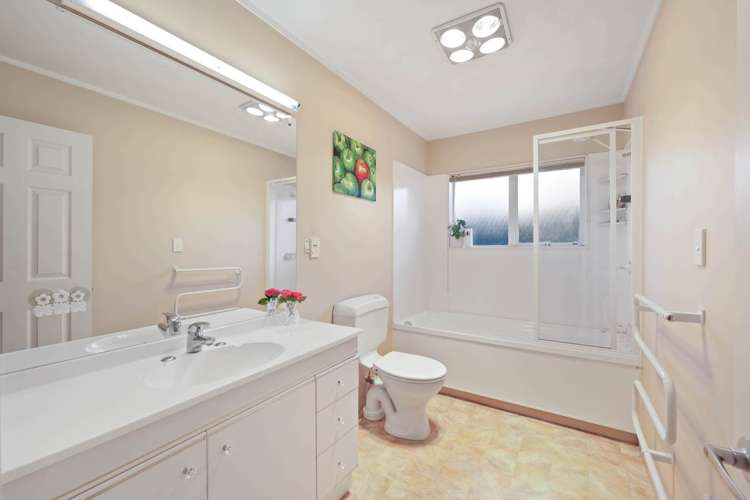 4 Davern Lane New Lynn_21