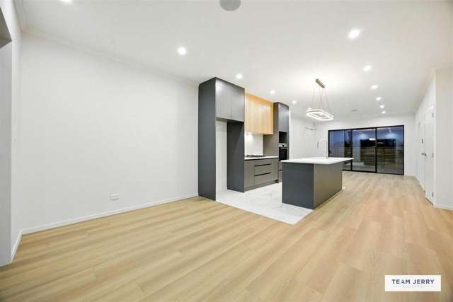 Spacious Modern New-Build in a Growing Community