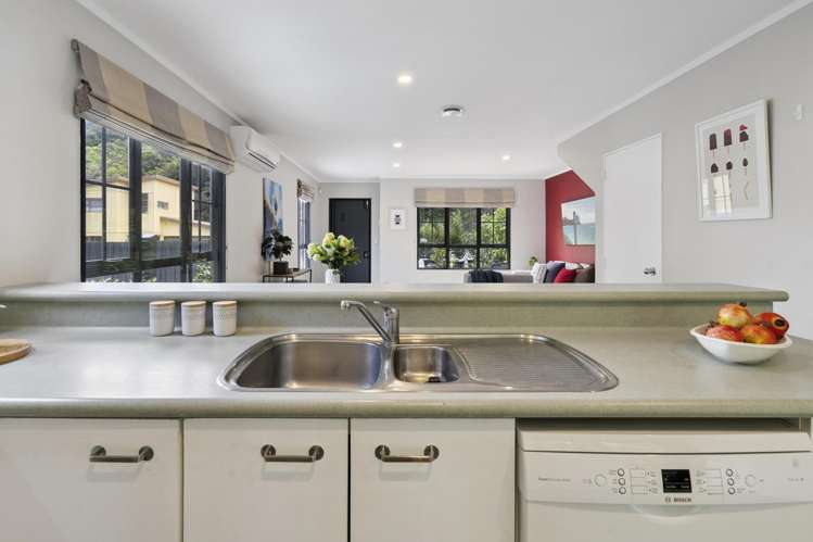 16B Parsons Glen Karori_8