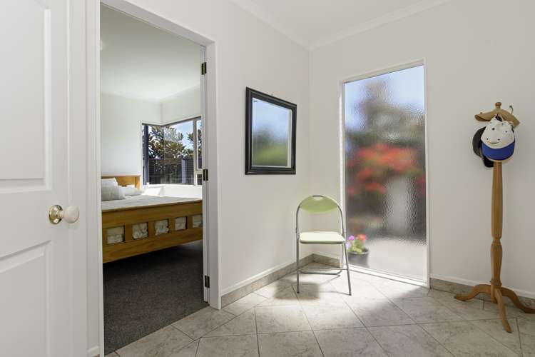 38 Eaton Crescent Matua_11