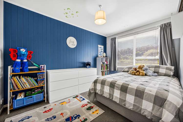 8 Camphora Place Ranui_10