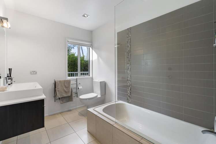 10 Thomas Hunter Lane Greenhithe_17