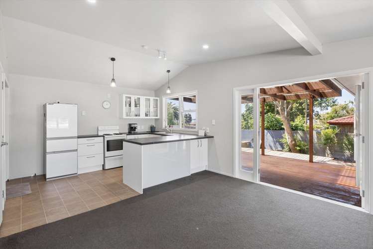 87 Churchill Road_4