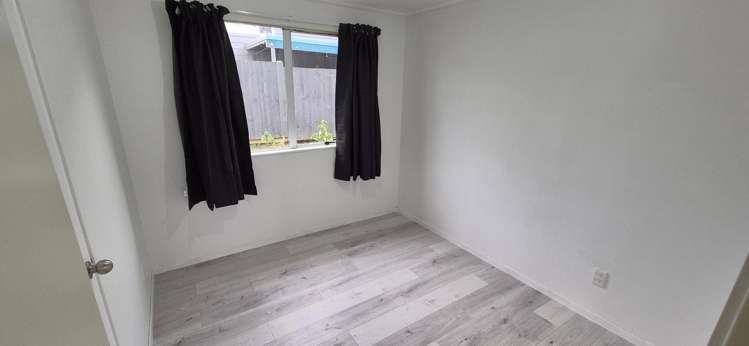 Upstairs 1/14 Chislehurst Street Henderson_13