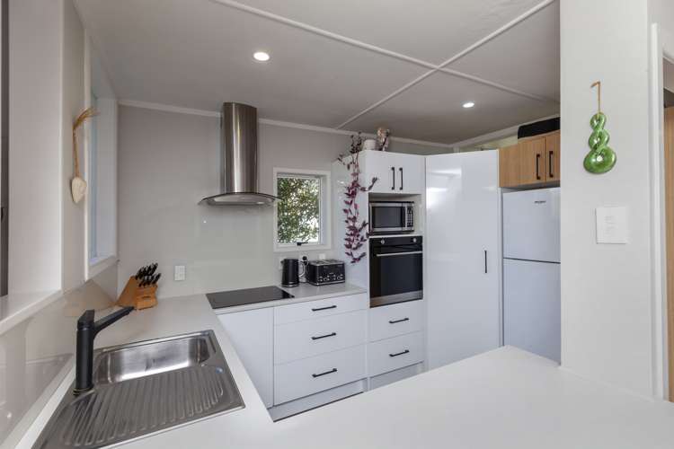 80 Renown Road Raumati South_12