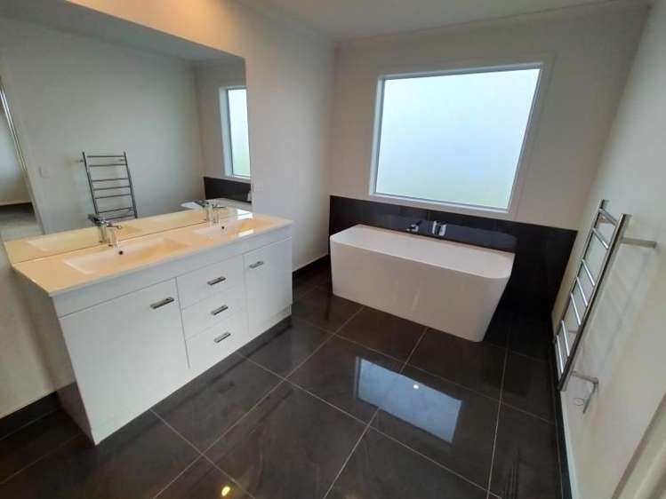  115 Clevely Line Bunnythorpe_12