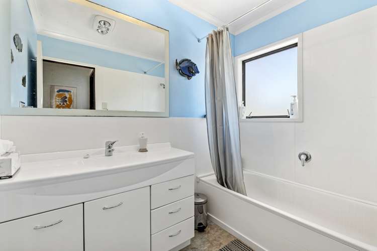 1277 Whangaparaoa Road Gulf Harbour_12