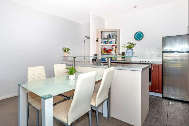 211/2 Reads Quay Gisborne_8