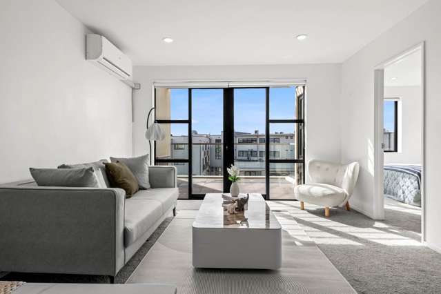 Simplify Your Life — Top-Floor Apartment in Ra...