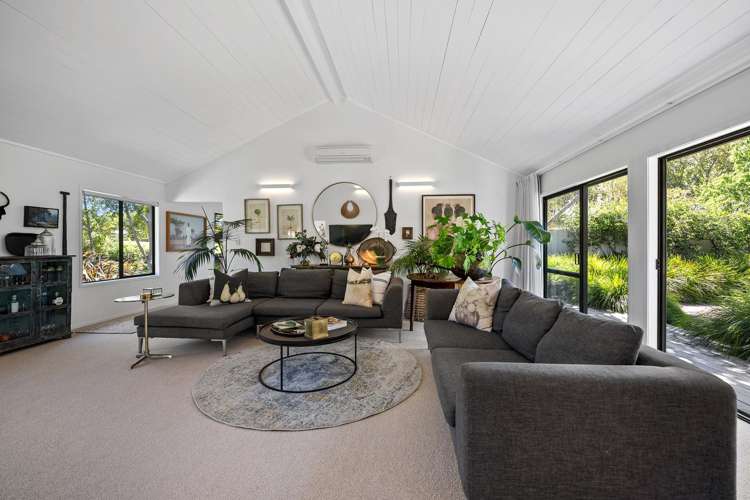 44 Hardens Lane Paremoremo_27