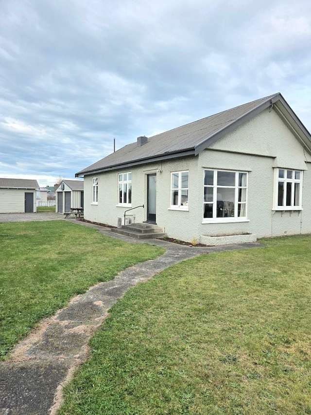 3-Bedroom Home with Sunroom & Double Garage