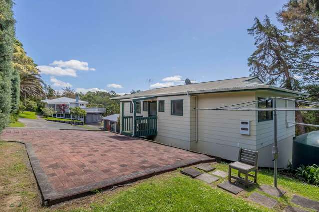 Well maintained 3 bedroom home in convenient l...