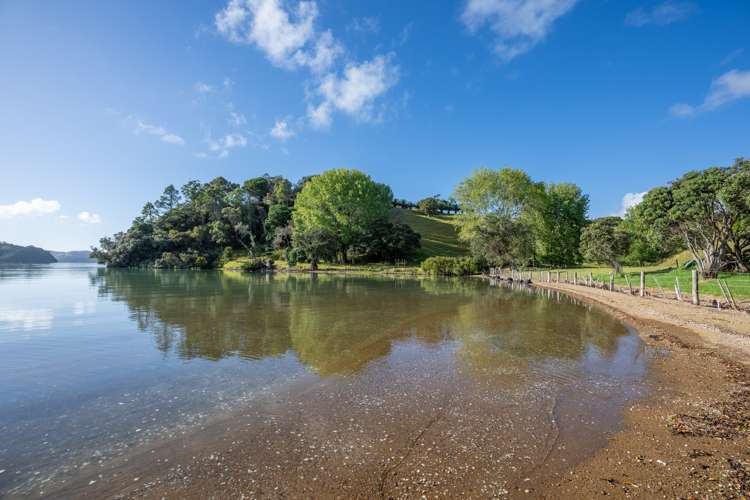 130 Whangaruru Wharf Road Russell Surrounds_16