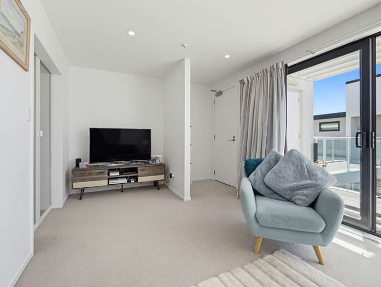 323/8 Thompson Park Road Mount Wellington_15