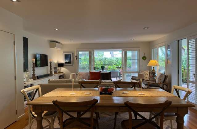 10/25 The Strand Onetangi_4