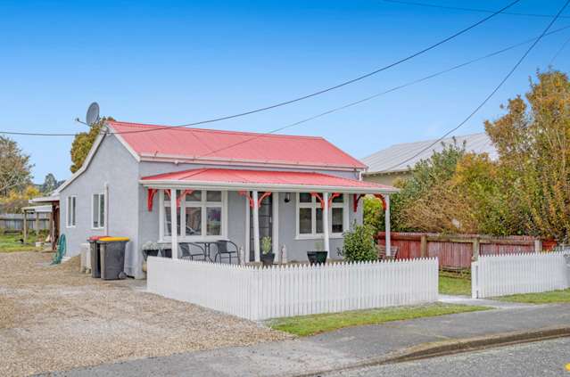 Super cheap in Gore: Ponsonby-style cottage with $250,000-plus price tag