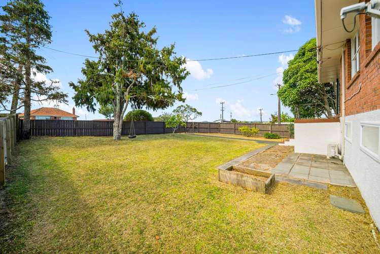 90 Golf Road New Lynn_16