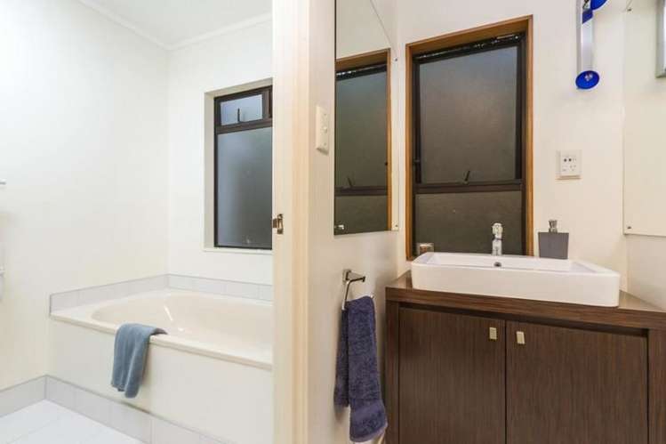 179 Beach Road Castor Bay_15