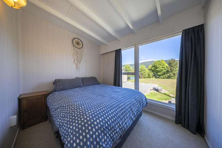 36 Home Street Manapouri_11