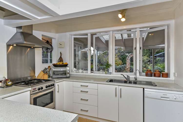 16 Ascot Avenue Narrow Neck_6