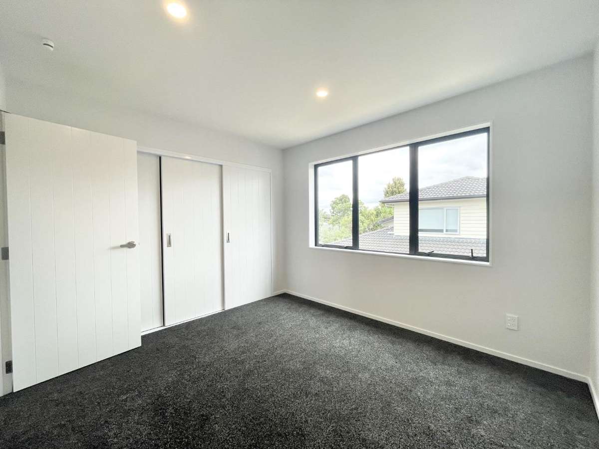 Te Atatu Peninsula, 2 bedrooms with 1 Study 2