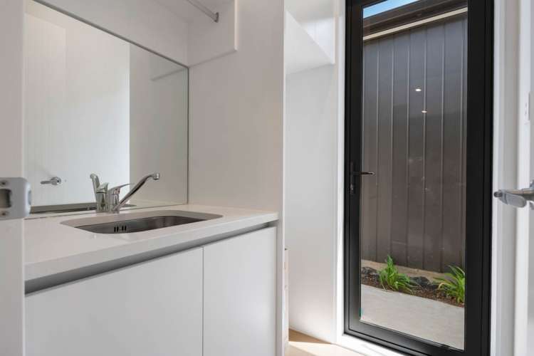 32 Paretao Street Massey_14