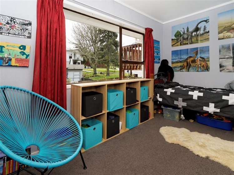 17 Easter Parade Glen Eden_15