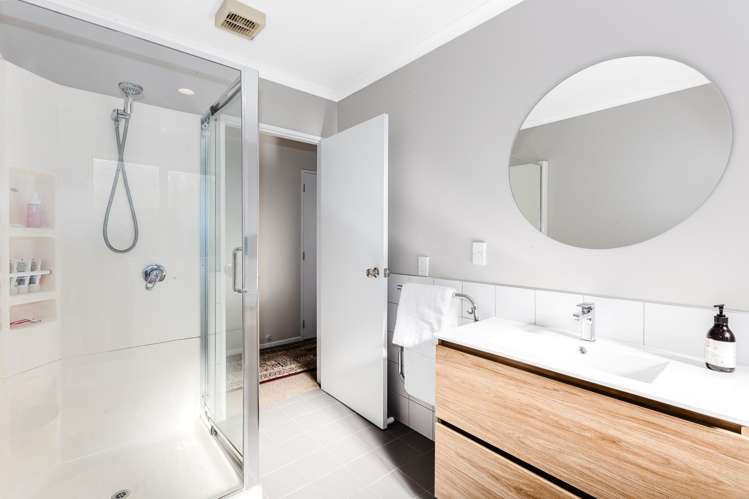 18 Leeward Drive Whitby_19