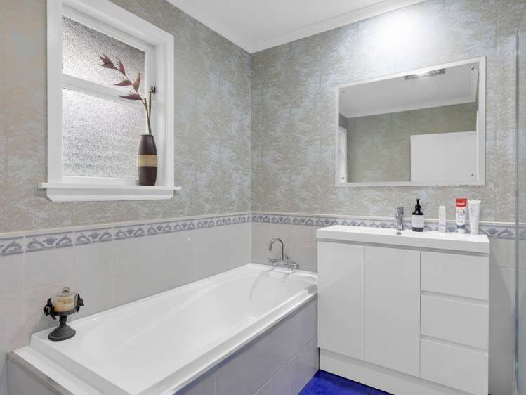 73 Clayton Road Mangakakahi_15