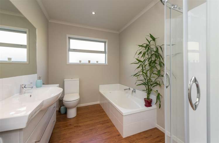 8 Berkshire Place Stoke_14