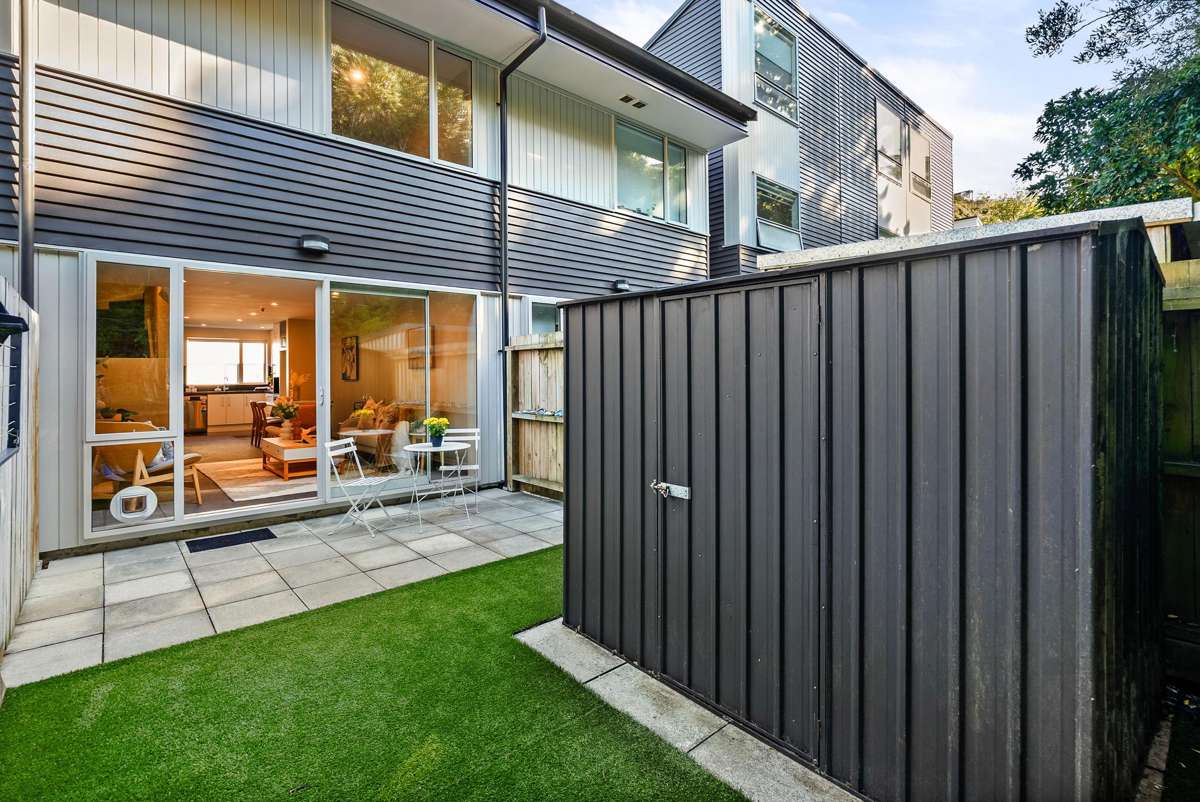 9/8 Thatcher Crescent_5