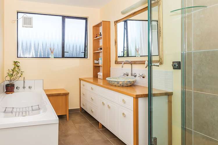 20 Signallers Grove Strathmore Park_15