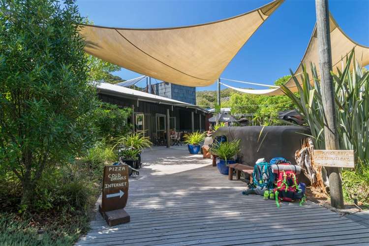 29 Awaroa Inlet Awaroa Bay_31