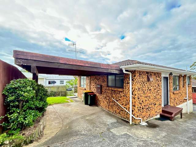 3 bedroom with garage & carport in Pakuranga