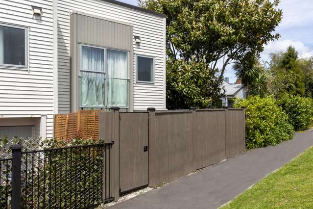 A standout Townhouse in the Central!!