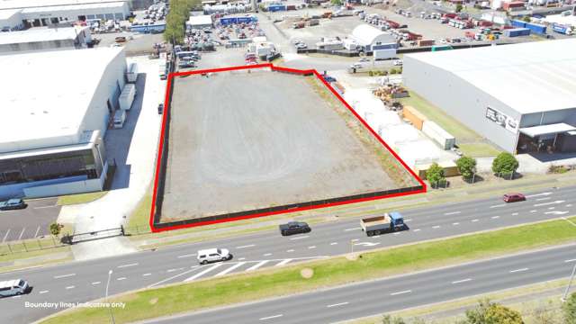 SECURE 5,000M² YARD