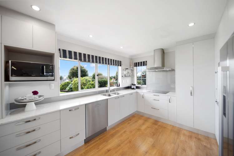 74 Rushgreen Avenue Pahurehure_12