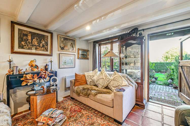 4/6 Quiet Woman Way Monaco_9