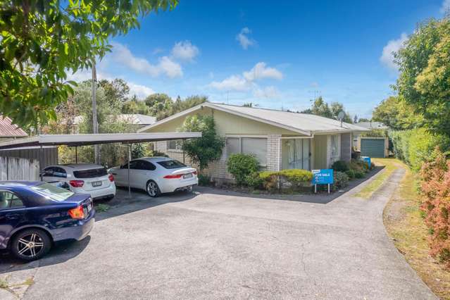 Investor Opportunity. Two Hillcrest Units to be Sold Together
