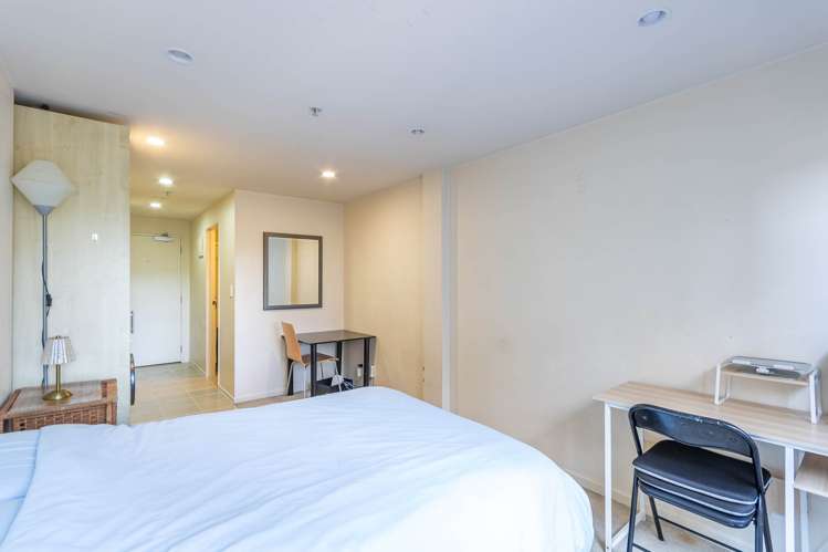 10J/23 Emily Place City Centre_7