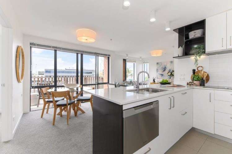 9/4a Auburn Street_3