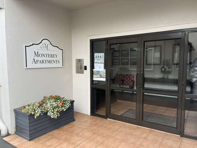 APARTMENT IN HOWICK VILLAGE