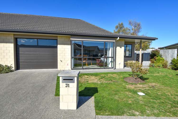 31 Ashmore Park Road Carterton_13