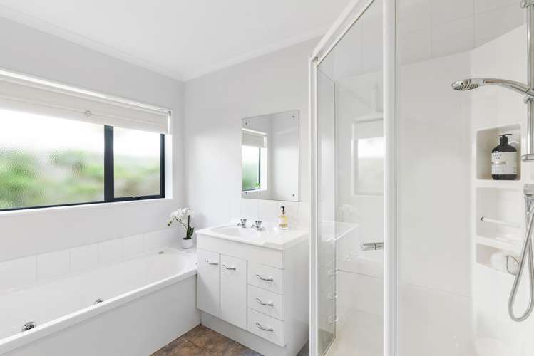 2 Sams Way Raumati South_15