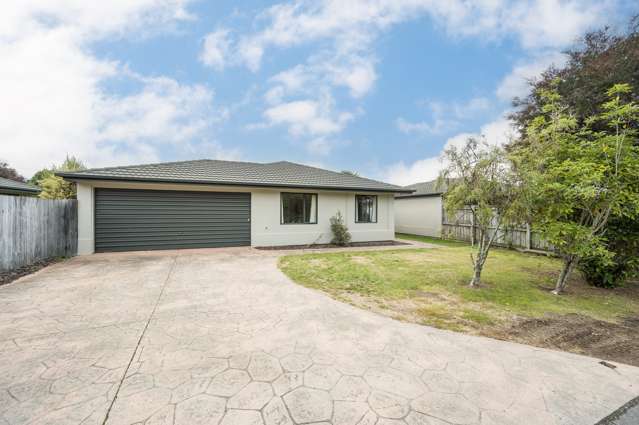 Low Maintenance & Easy access to the Golf Club!